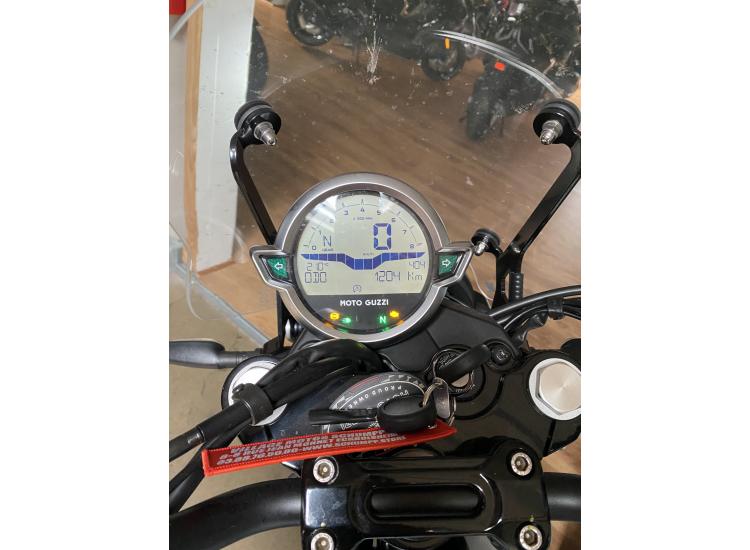 MOTO GUZZI V7 STONE faible kilométrage sous garantie  
