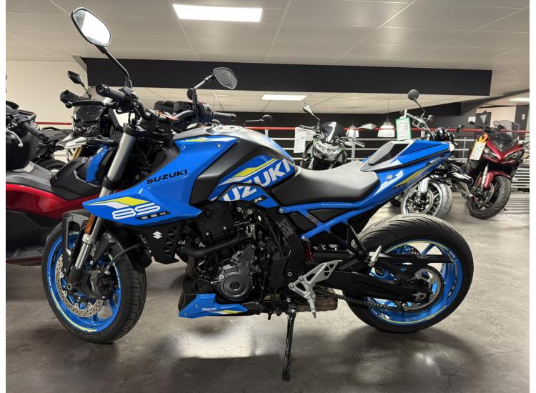 SUZUKI GSX-8S 