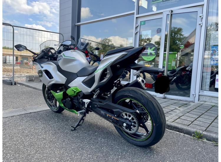 KAWASAKI Ninja 7 Hybrid