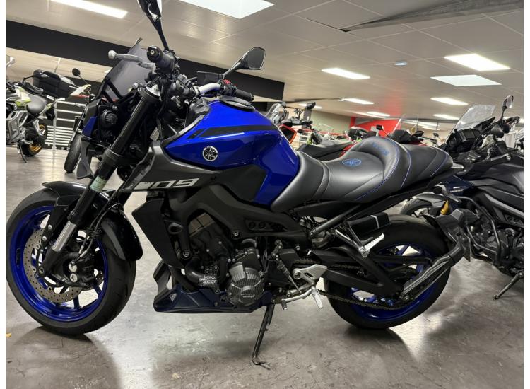 YAMAHA MT-09