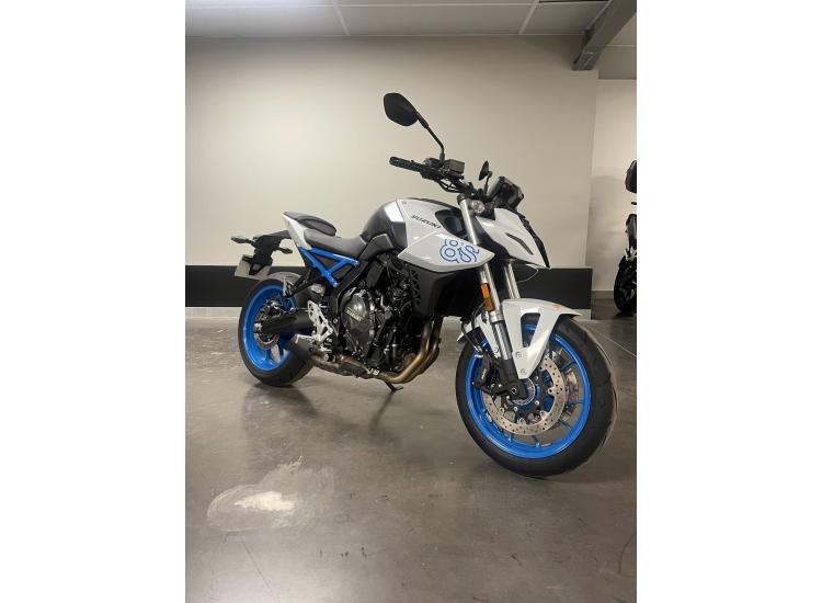 SUZUKI GSX-8S