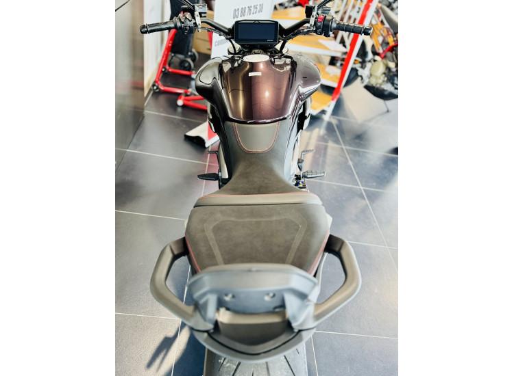 DUCATI XDIAVEL V4 LIGNE AKRAPOVIC TITANE