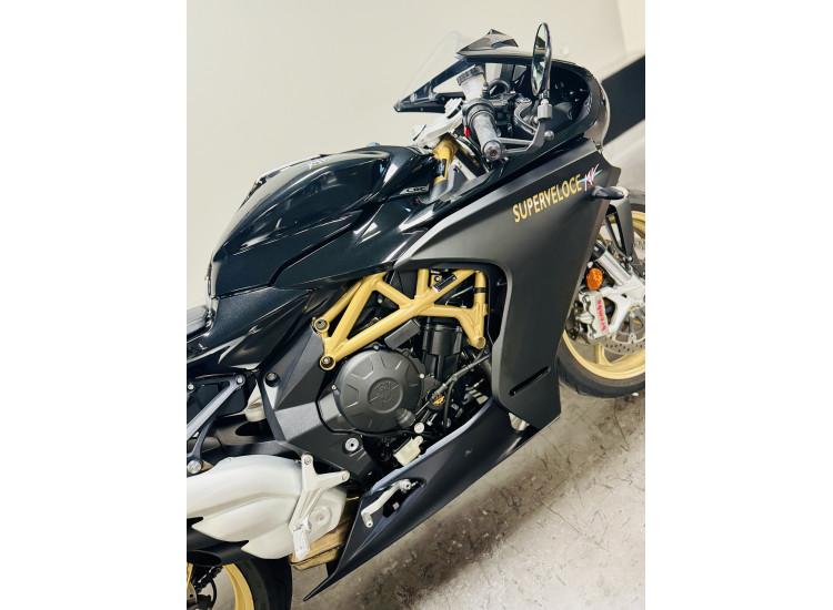 MV AGUSTA SUPERVELOCE 800 / MAGNIFIQUE